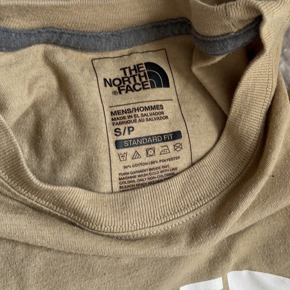 North Face Tee 🏔 - Picture 2 of 2